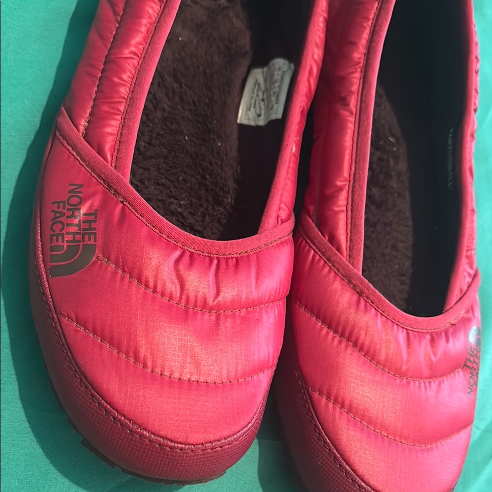 The North Face flats *rare* 💗🖤